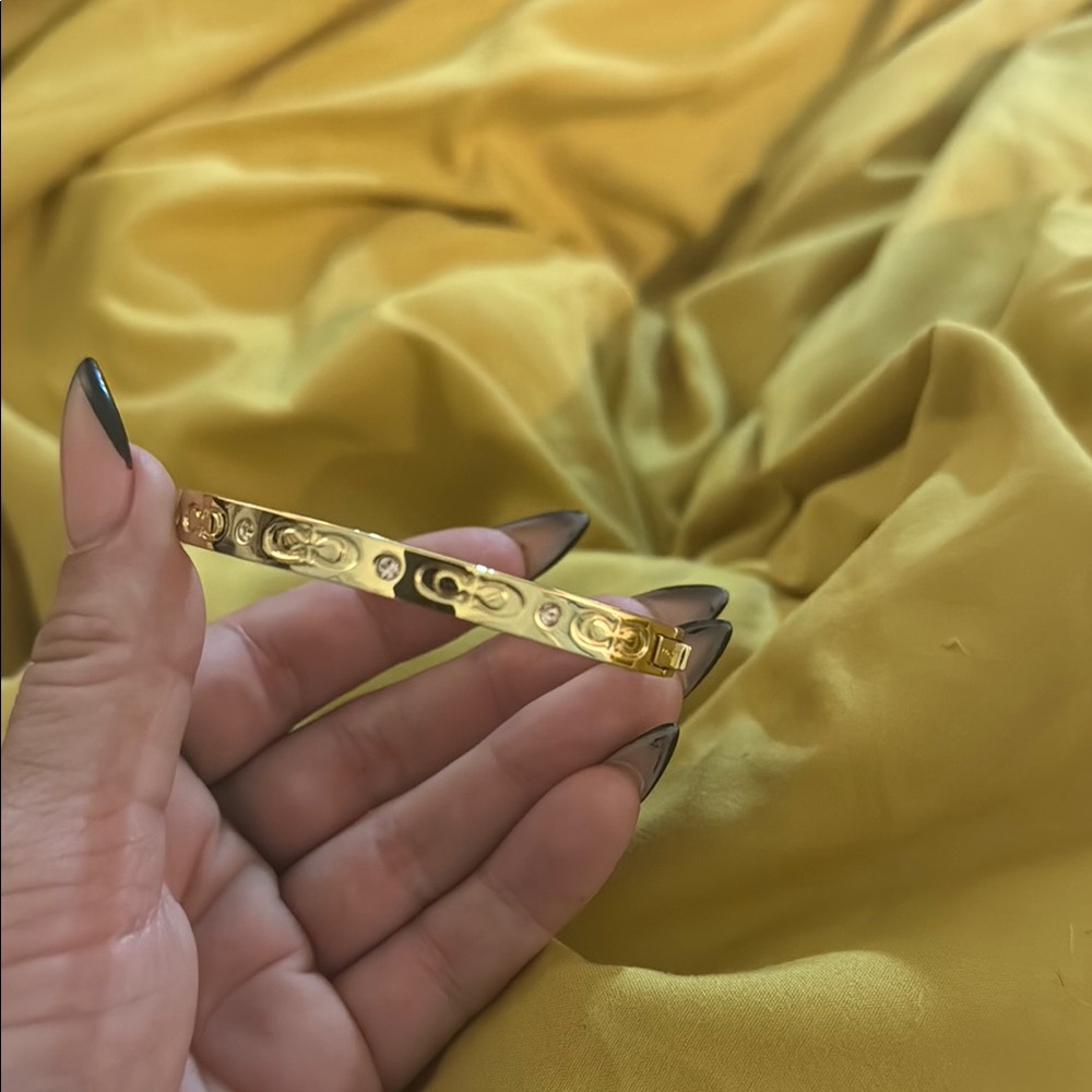 Chic Gold Bangle with Engraved Patterns